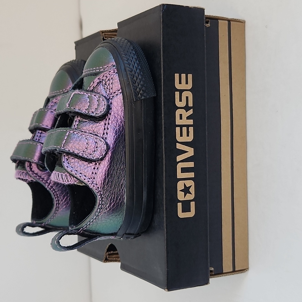 Converse All Star Chuck Taylor leather Velcro sneakers (new)